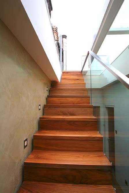 abington-bespoke-staircase-glass-balustrade-stainless-steel-handrail