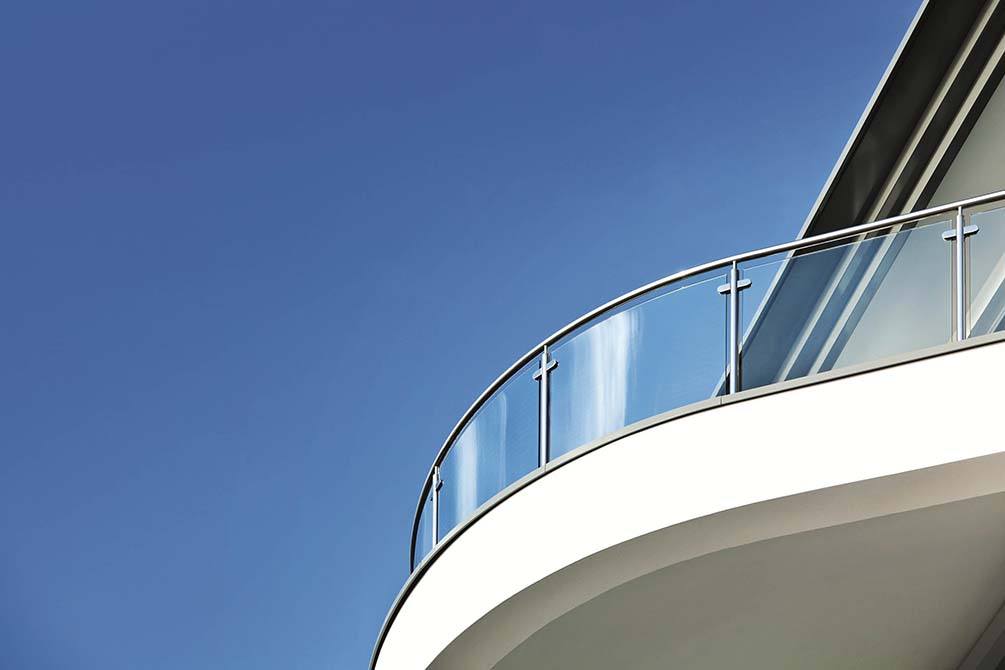 Carlton-stainless-steel-outdoor-glass-balustrade