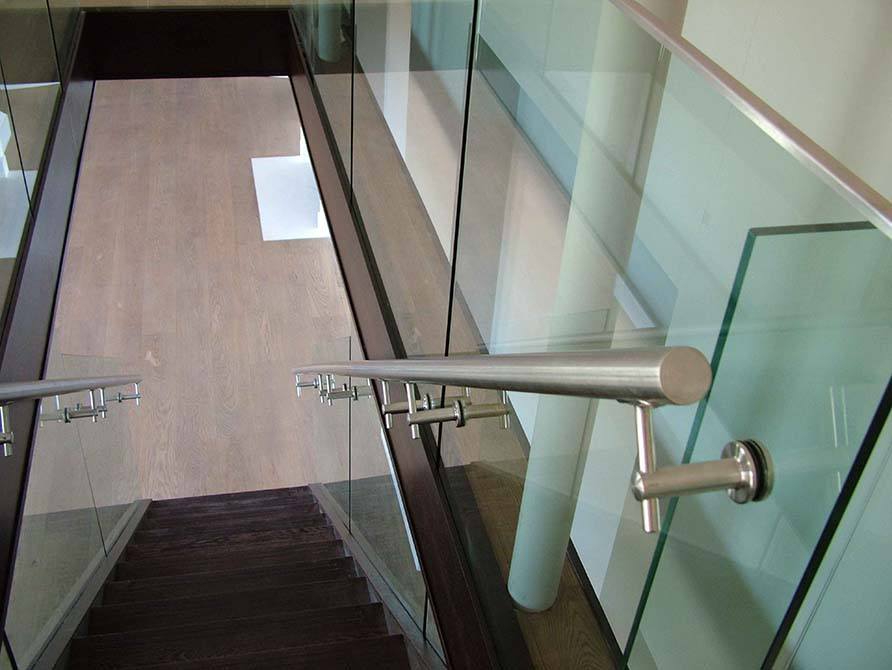 Dropmore-stainless-steel-handrail