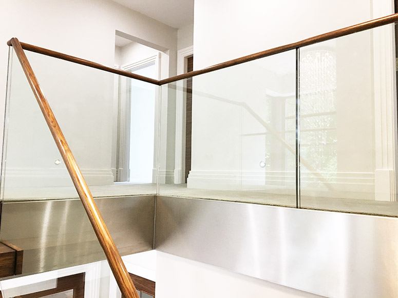Glass-Balustrade-timber-handrail-cantilever-staircase